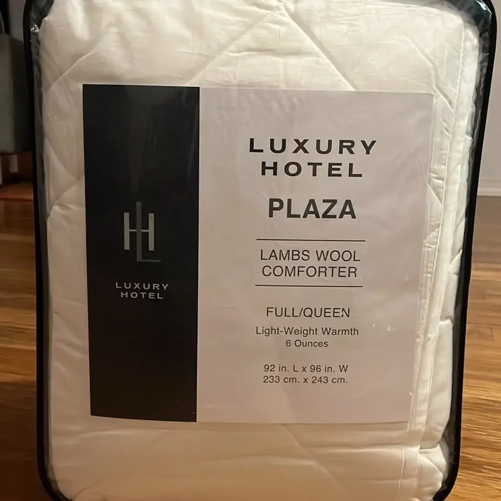 LUXURY HOTEL PLAZA $230
LAMBS WOOL COMFORTER QUILTED WHITE FULL / QUEEN SIZE - Picture 2 of 3